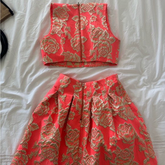 Embroidered Set - Picture 4 of 5